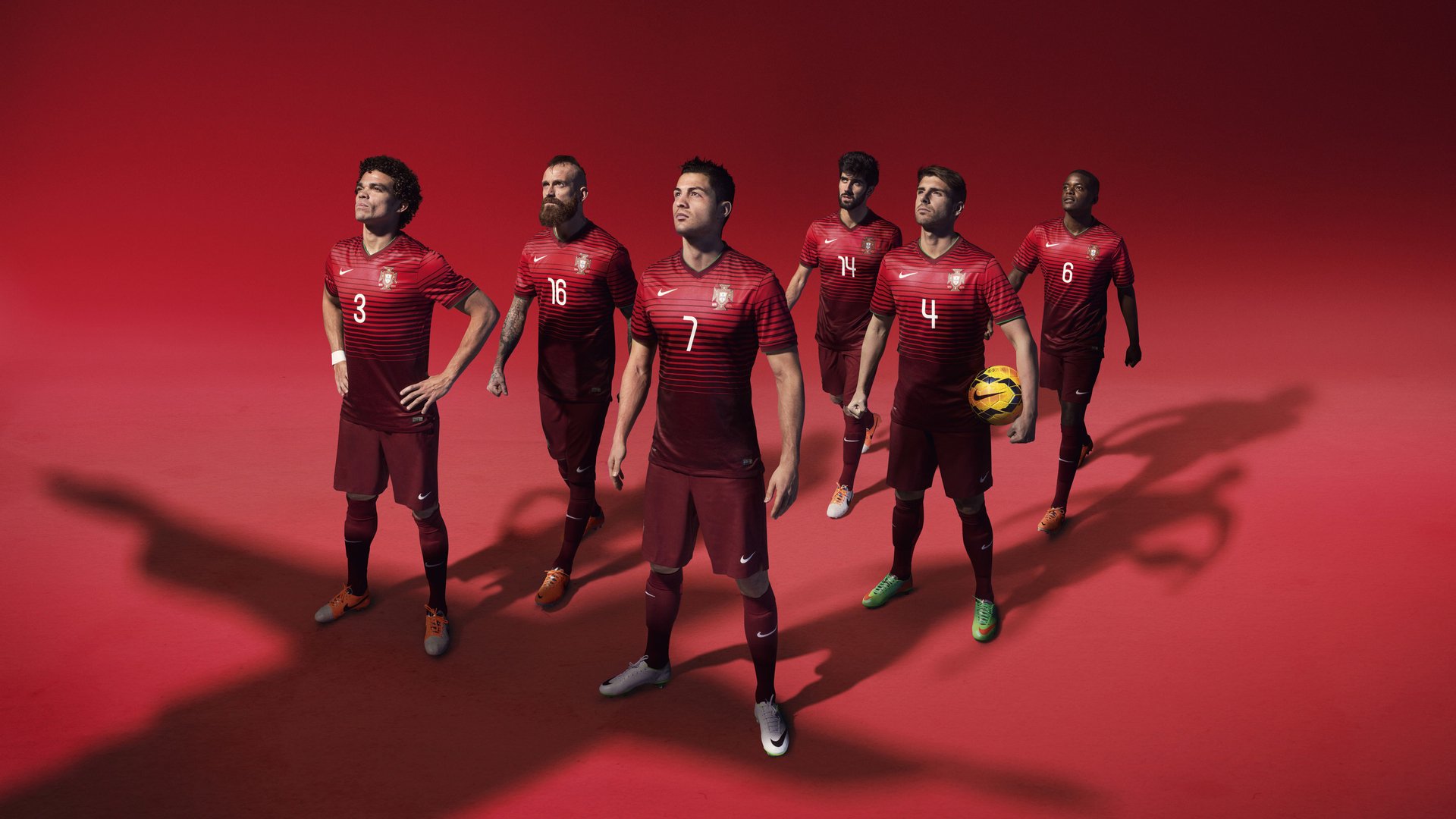 爱游戏体育-上海申花备战之际,球迷为他们加油,上海申花队近况